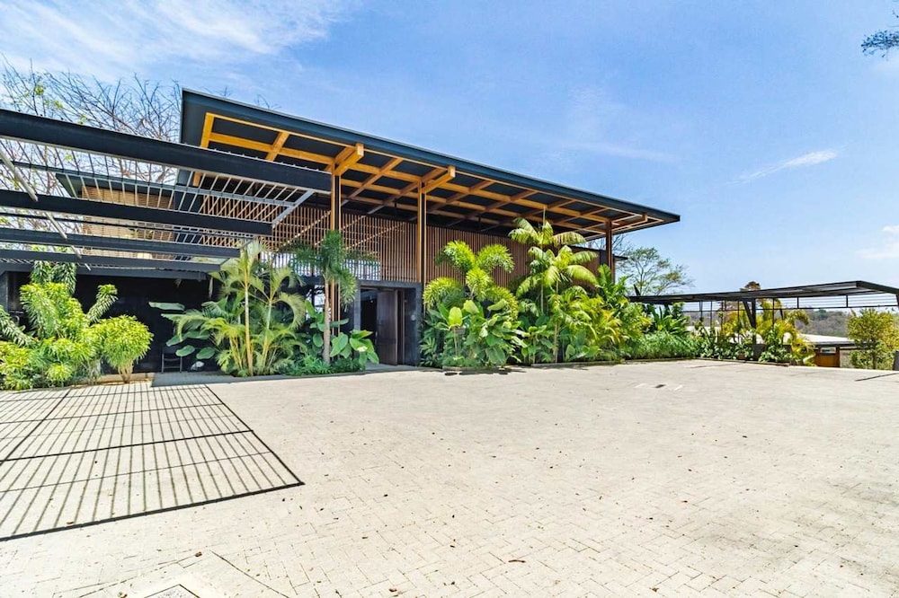 w Amazing 6BR Villa w Swimming Pool in Costa Rica