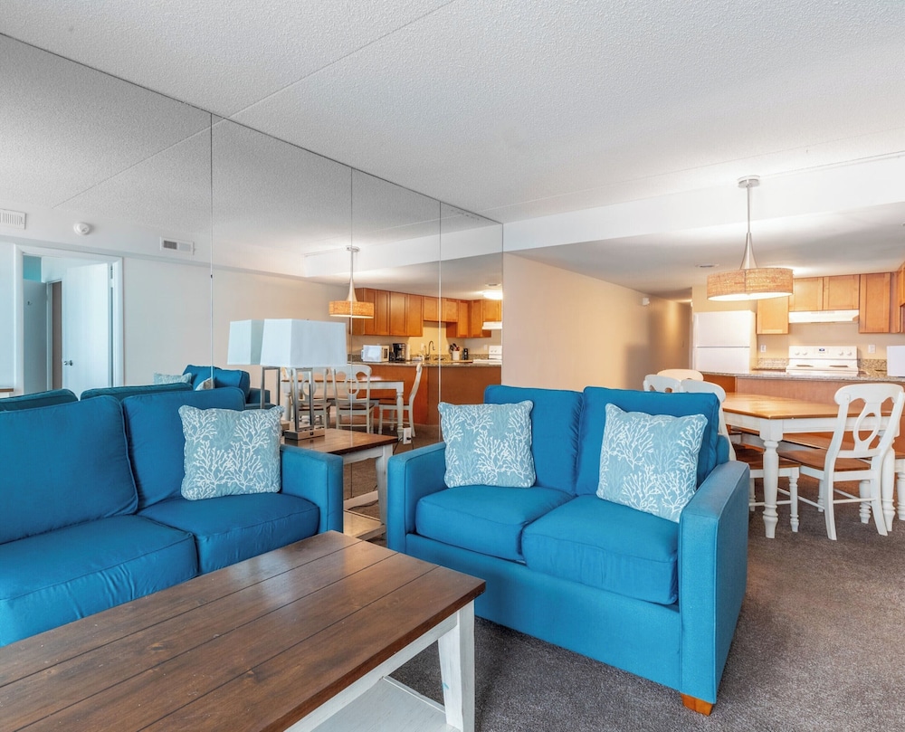Bay Club Resort by Coolvacay