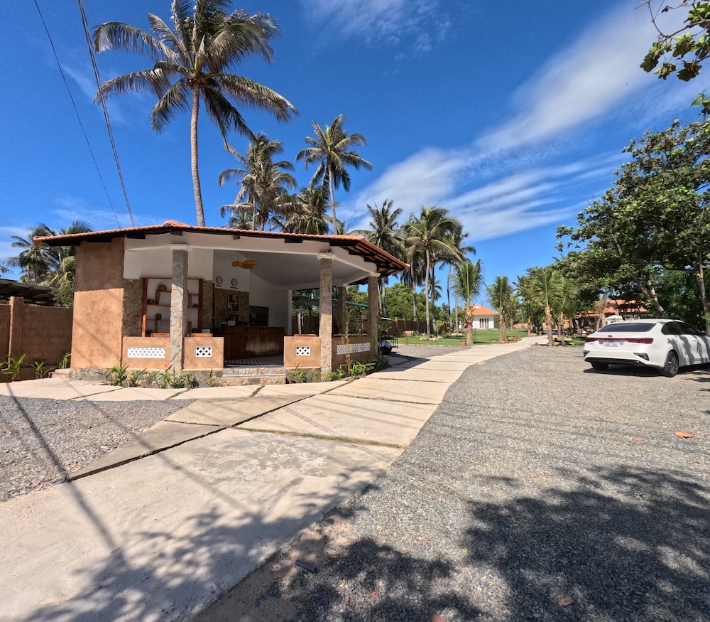 Charm Hon Rom Villas Resort