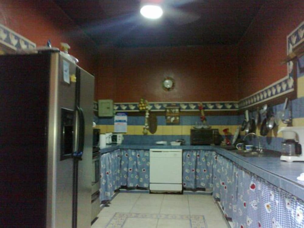 Charly's Place Hotel