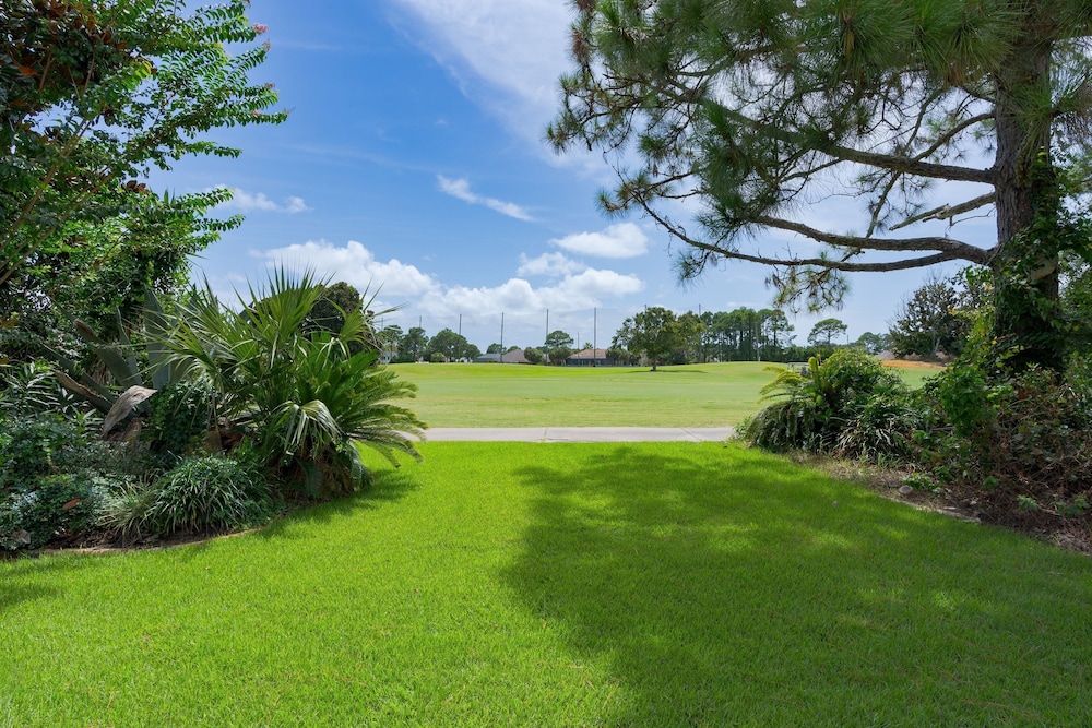 7min to Beach Private Patio on Golf Course Emerald Bay by Avantstay