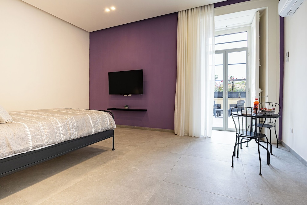 Alyde Apartments