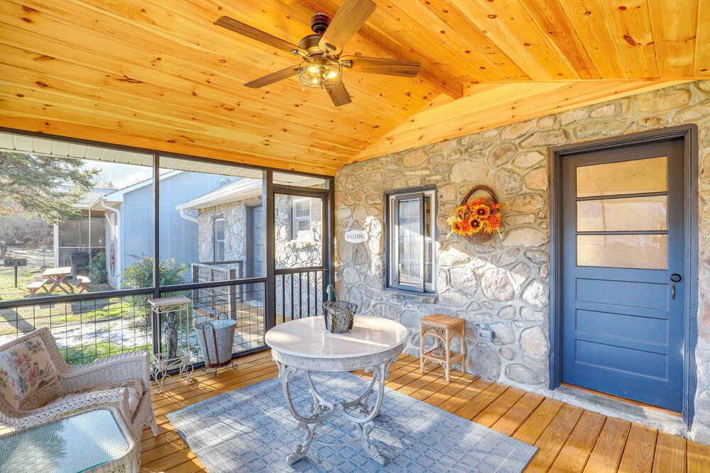 Walk to Appalachian Trail: Hot Springs Hideaway