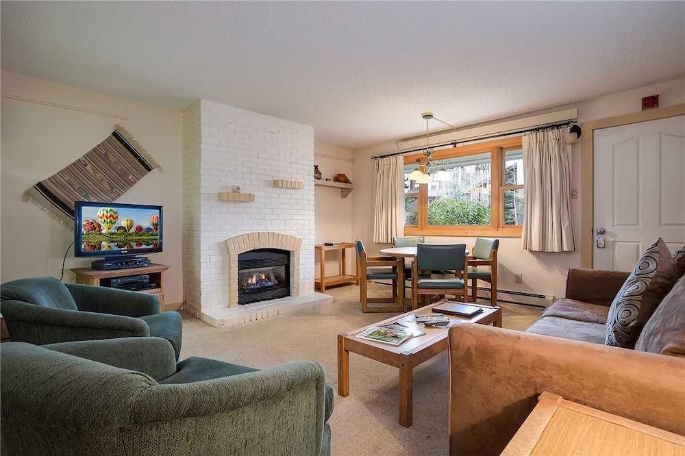 Ski Trail Condominiums by Mountain Resorts view 2