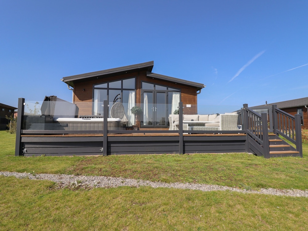 1 Delamere Point