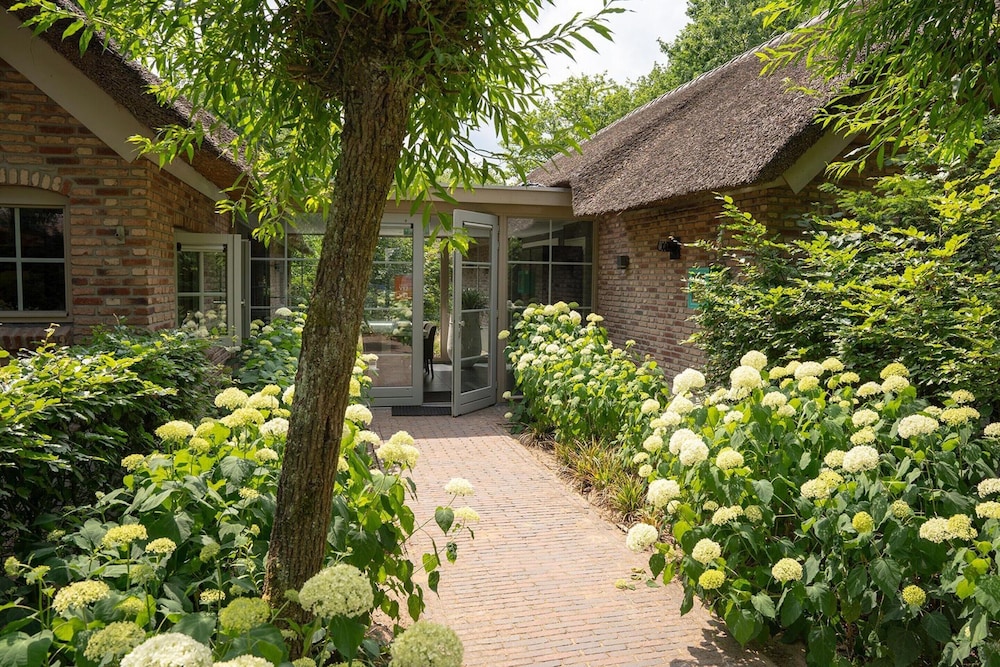 Romantic Loft w/ Garden Terrace