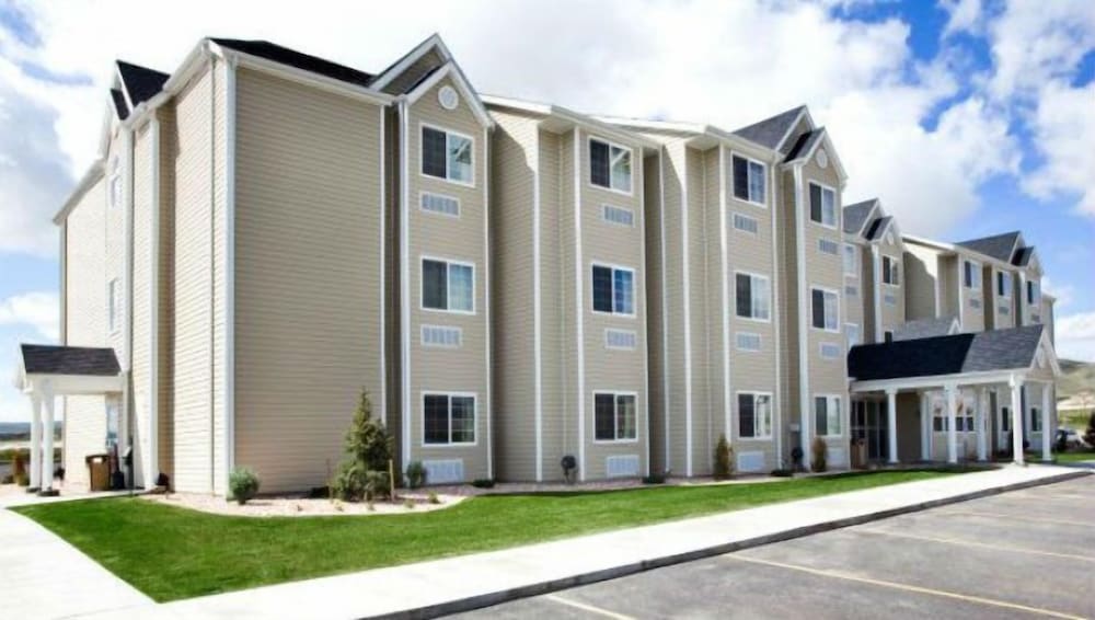 Rawlins Vacations - Microtel Inn and Suites by Wyndham Rawlins - Property Image 6