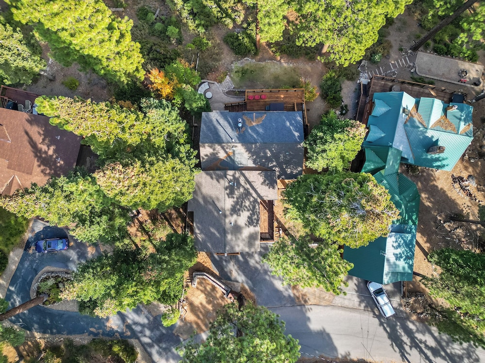 Tahoe Mountain Retreat Sleeps 12!