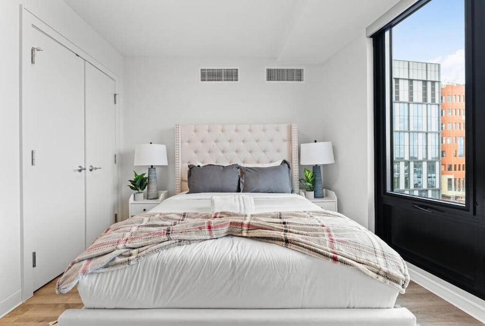 Furnished Apts near Harvard Stadium