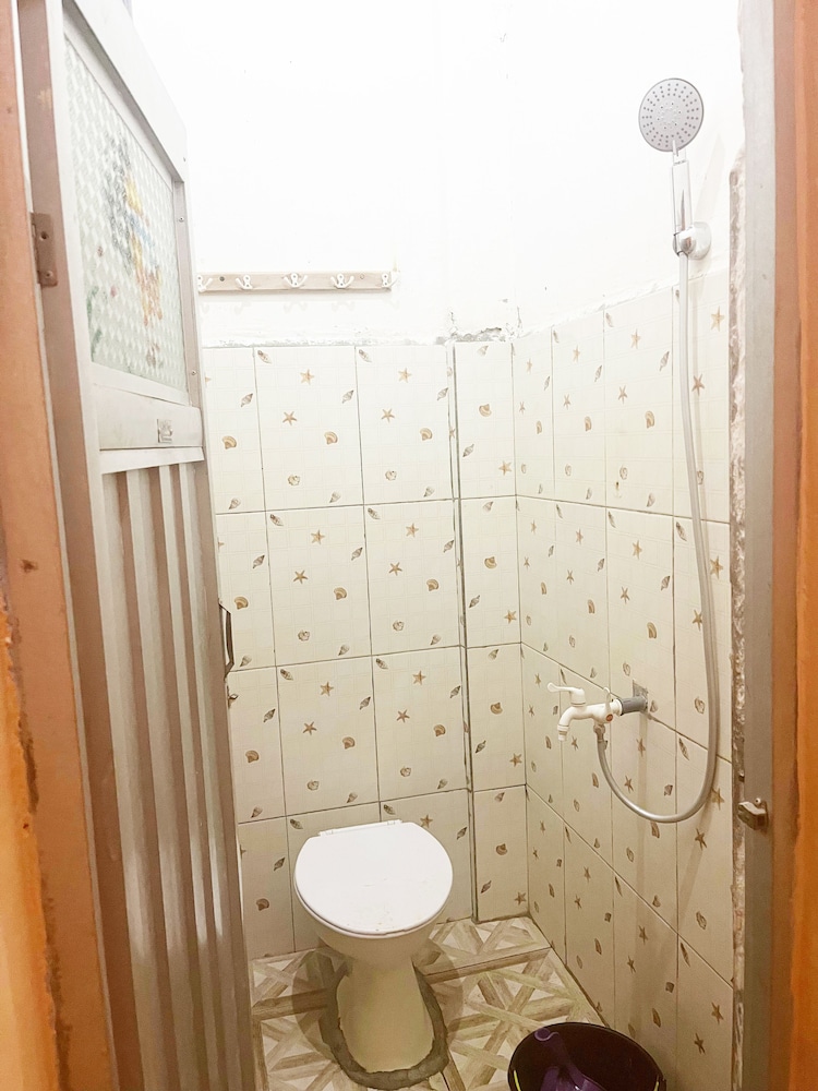 ZELLA KOST & HOMESTAY