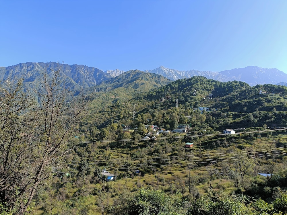 Heryk Hillview Hotel