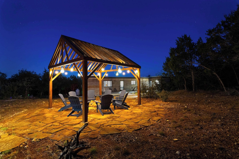 Creator Cabin, Contemporary Getaway With Sauna