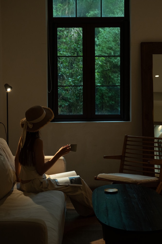 Miyue Shenzhen Tianlu Secret Wild Wizard Holiday Hotel