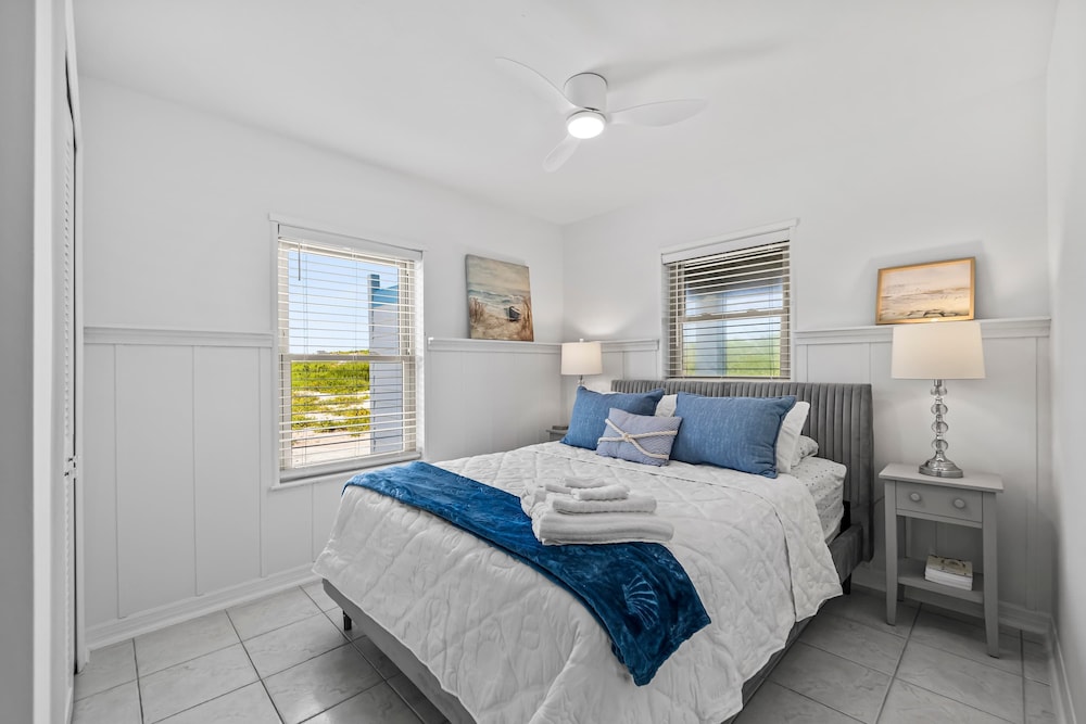 Oceanfront Steps to Sand Deck Pets Welcome