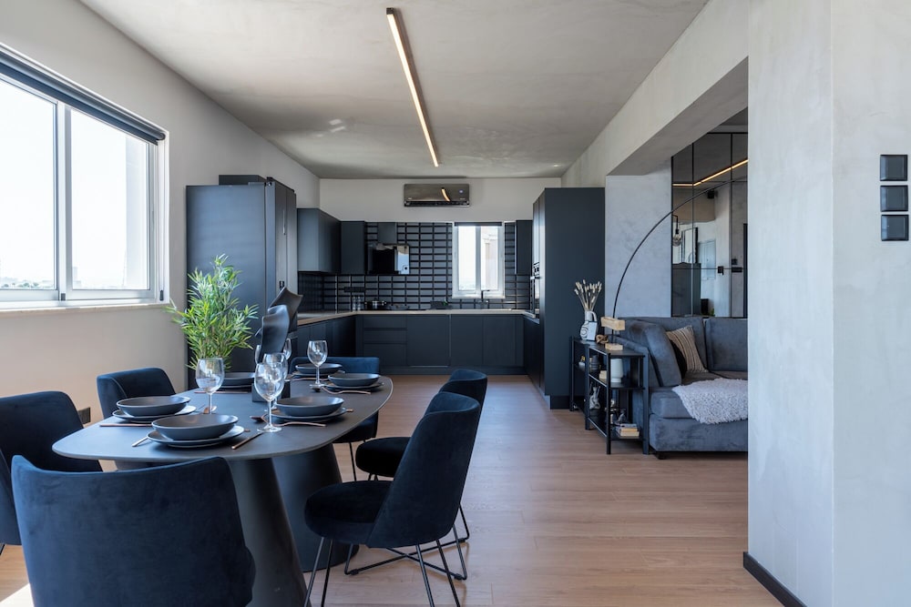 The Penthouse - 3BR Seaview in Larnaca