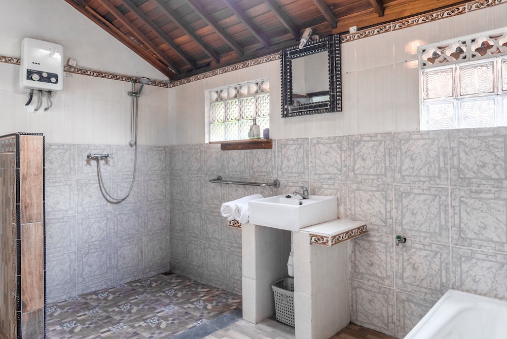 Sari Bamboo Bungalows