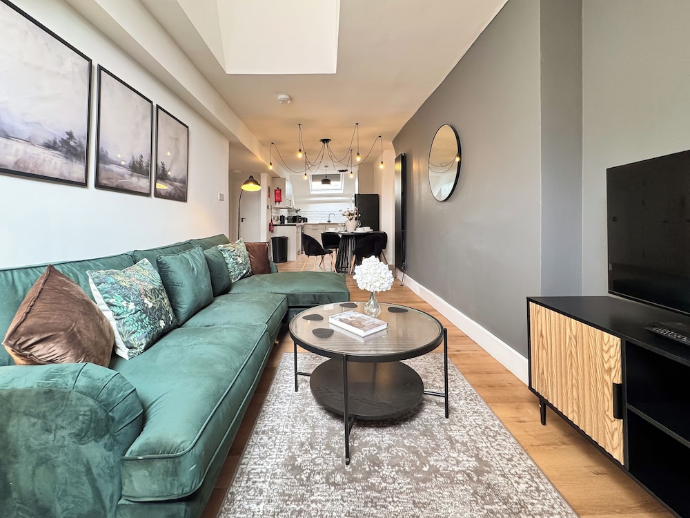 2 Bedroom Queen Street