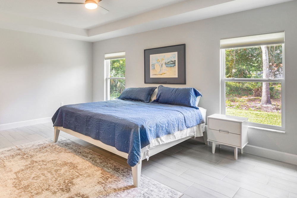 Newly Built Golf Course Home in Palm Coast!