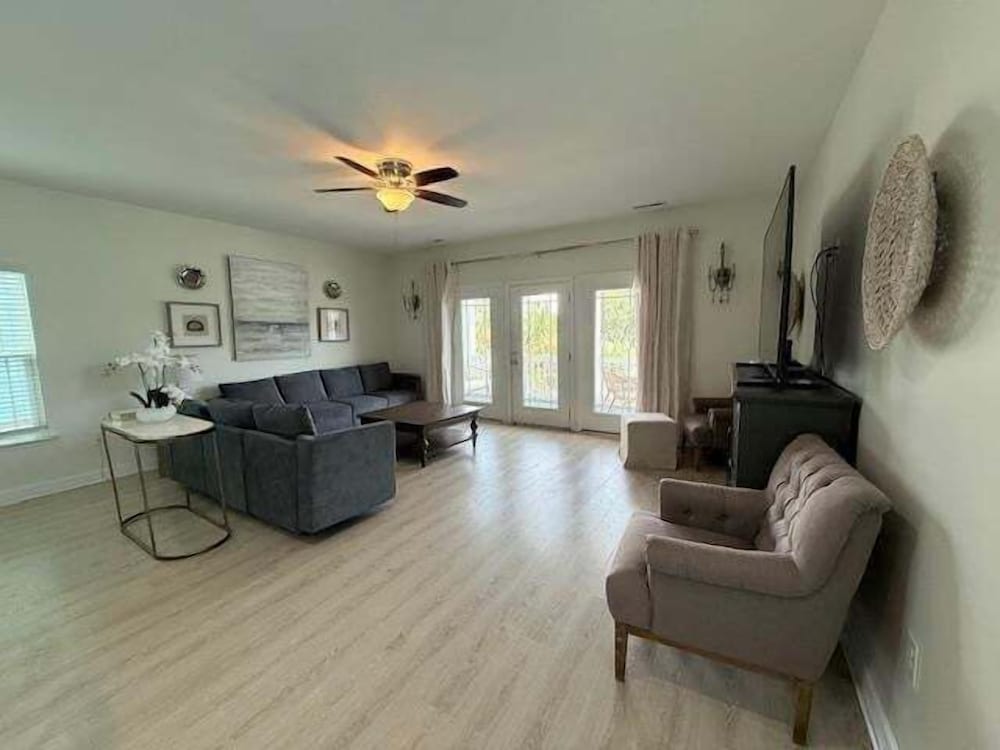 Sea Pearl 7 Bedroom Home