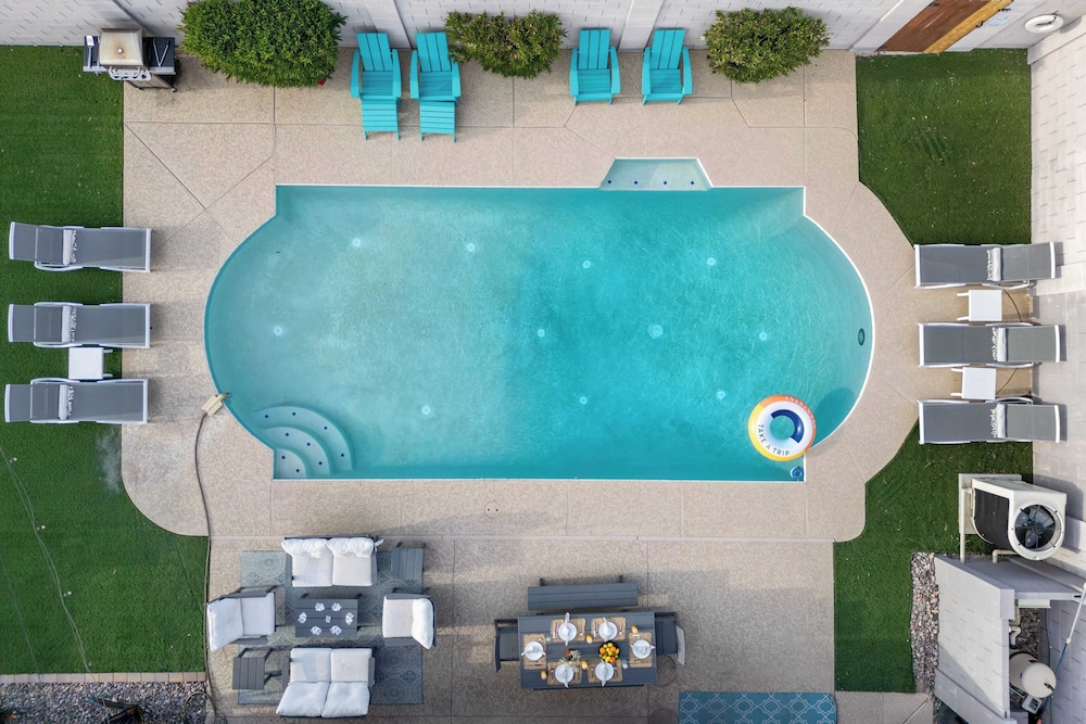 Indianola Oasis Private Pool, Outdoor Living & Old Town Access