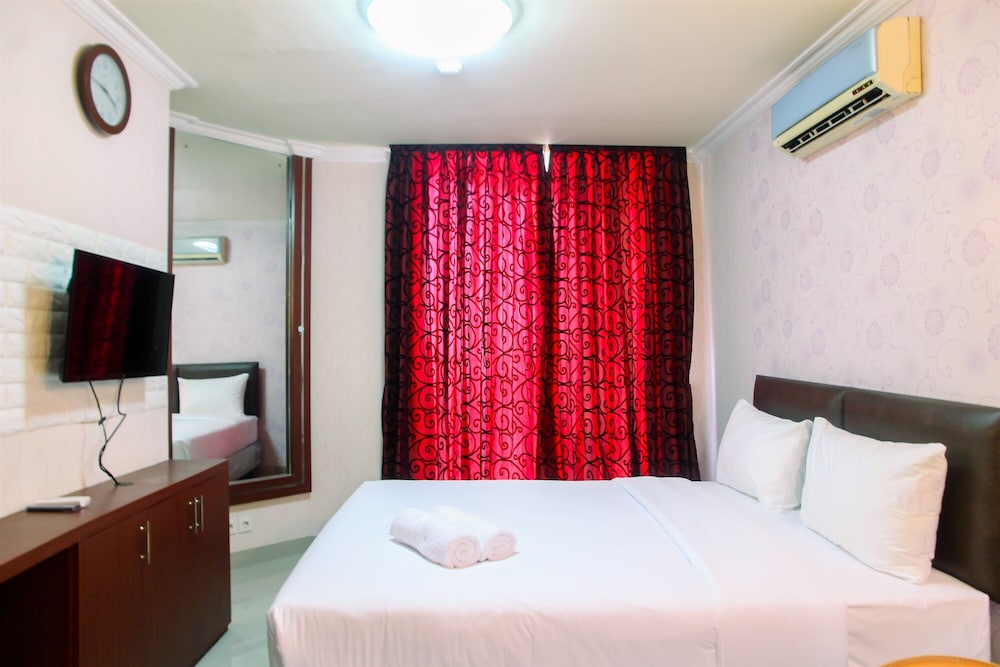 Relaxing Studio Apartment at Mangga Dua Residence view 2