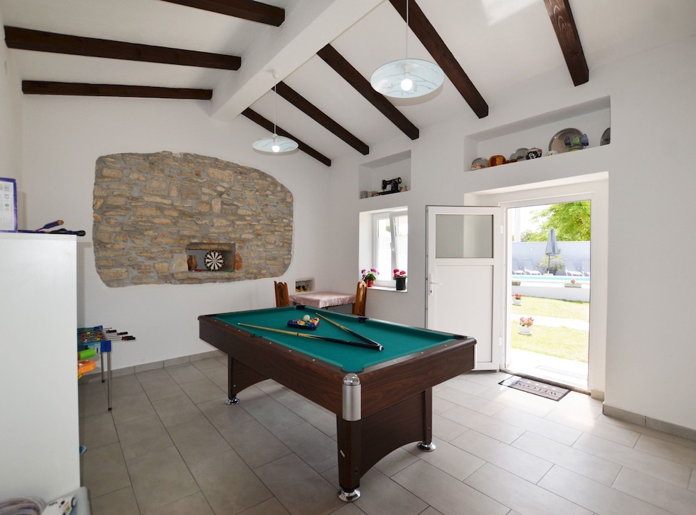 Idyllic Getaway Holiday Home With Pool