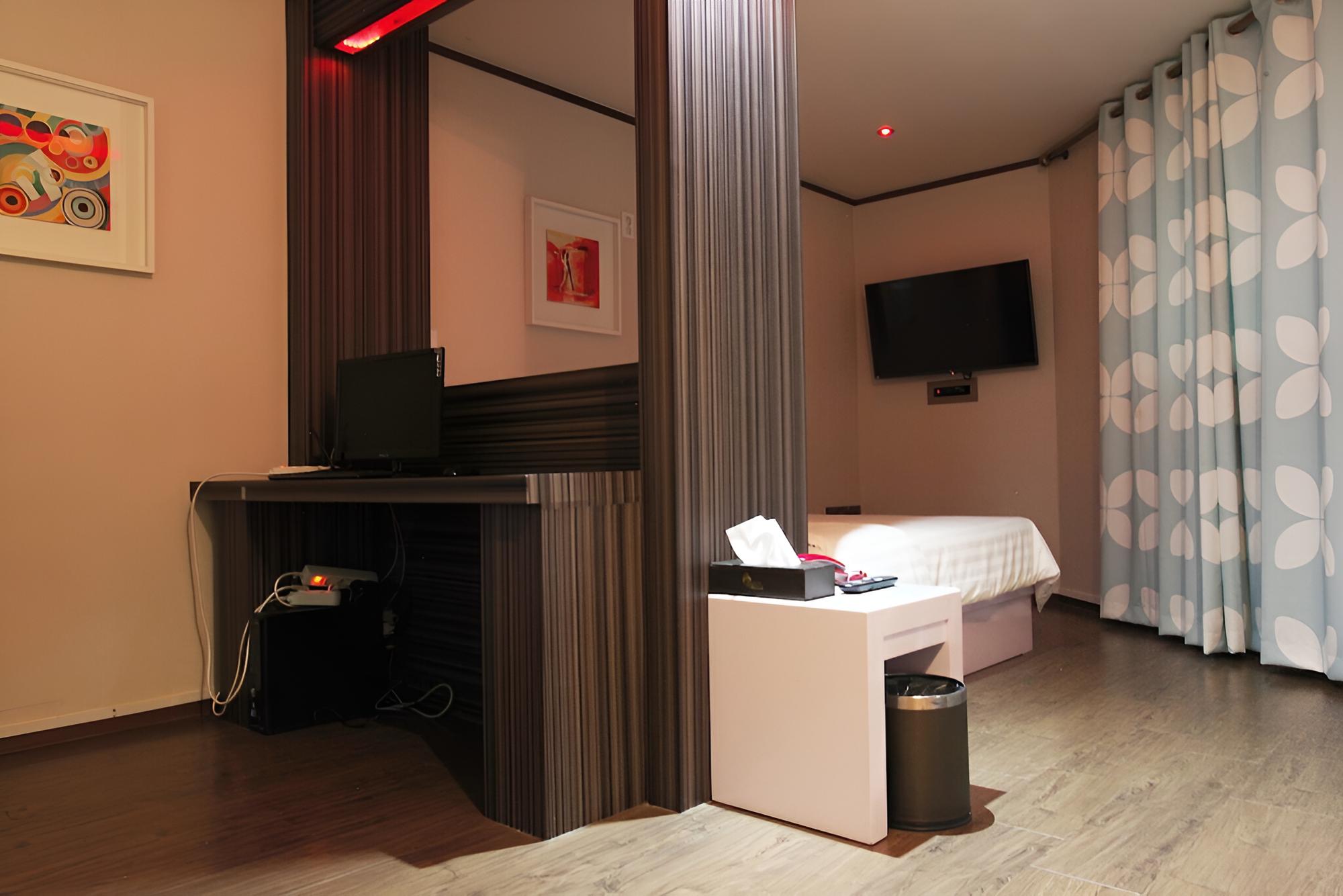 Photo 10
