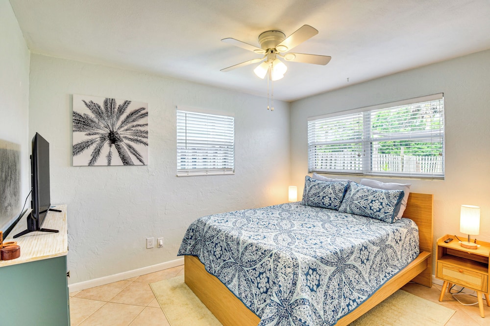 Walk to Shore + Pier: Family Home in Ormond Beach