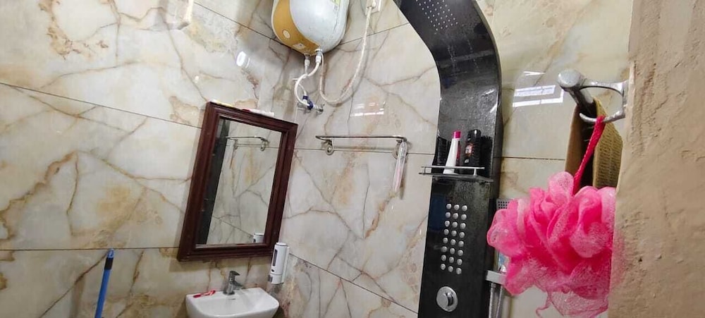 Hotel Karishma Palace Badnawar