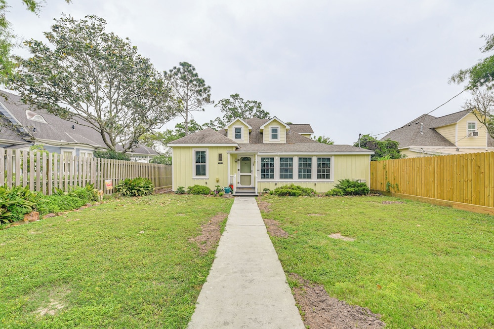 Galveston Bay Retreat: Historic La Porte Home!