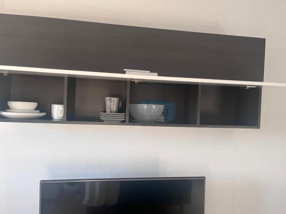 Sunny 1 Bedroom Apartment Retreat