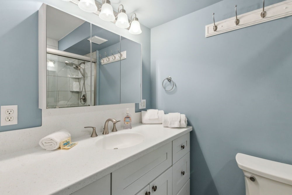 663 Amelia By The Sea 2 Bedroom Condo