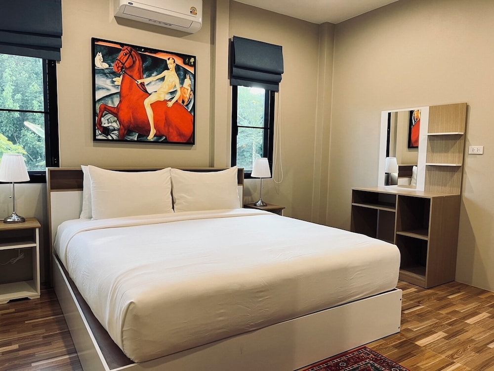 Private 2 Bedrooms Villa Near Waterfall in Khao Lak-terrace Large Bubble Jacuzzi