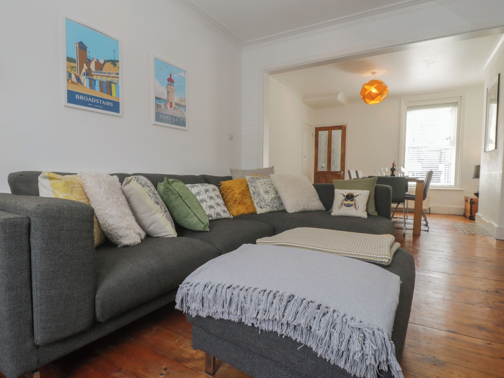 6 Sydney Road