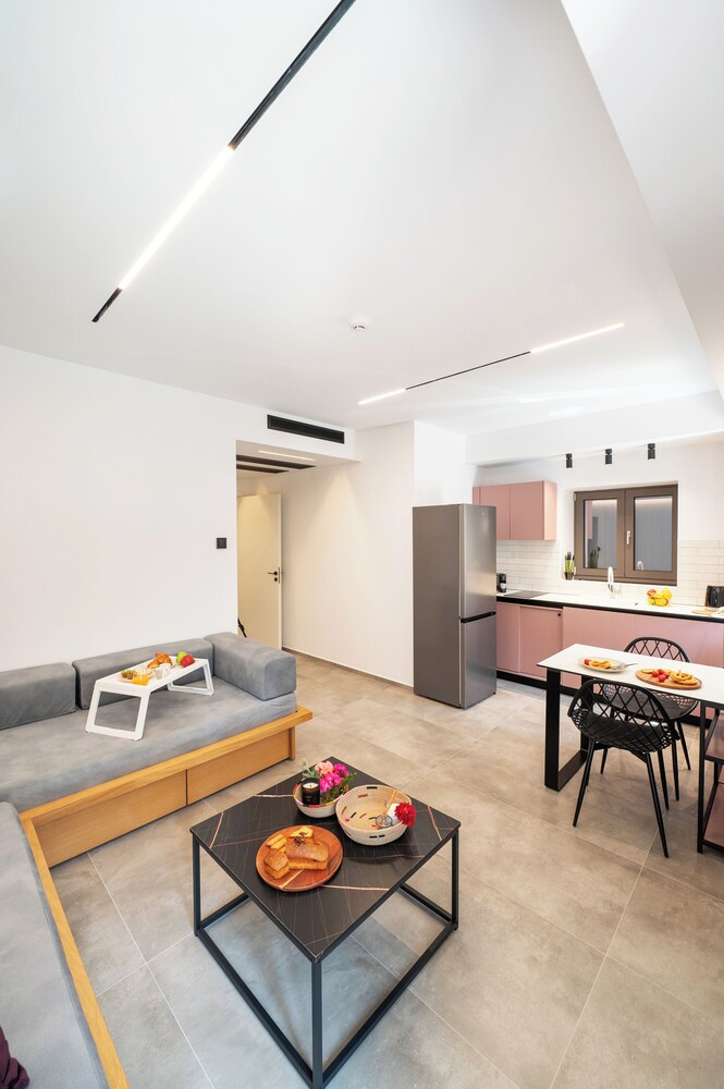 Cardamilia Suites