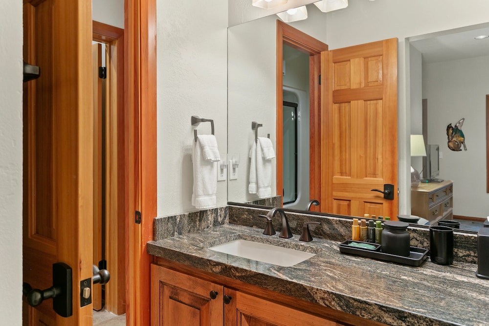 Queen Esther Drive Home at Deer Valley Resort - 4 Bedroom Home with Hot Tub #2436 4 Condo