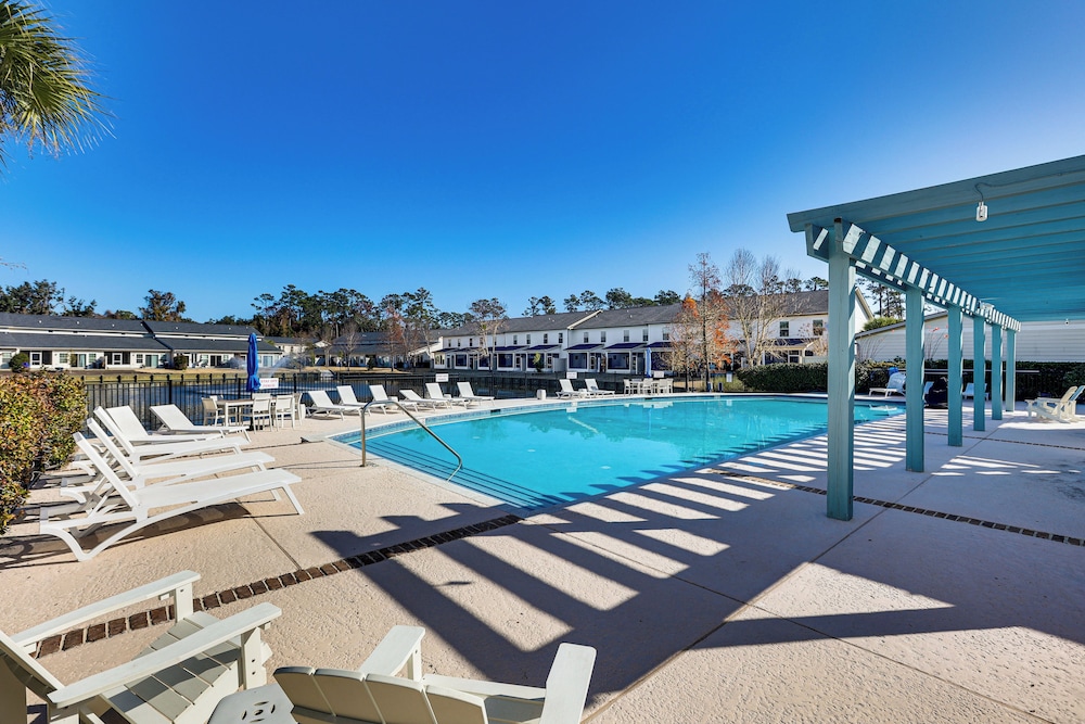 3 Mi to Pier Village: Dog-friendly St Simons Home!