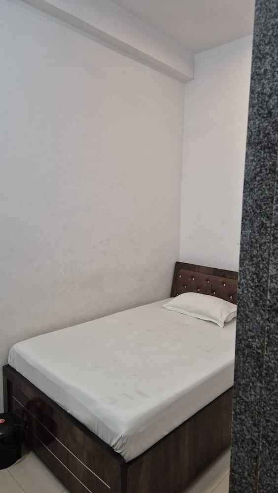 Shree Hanuman Hotel