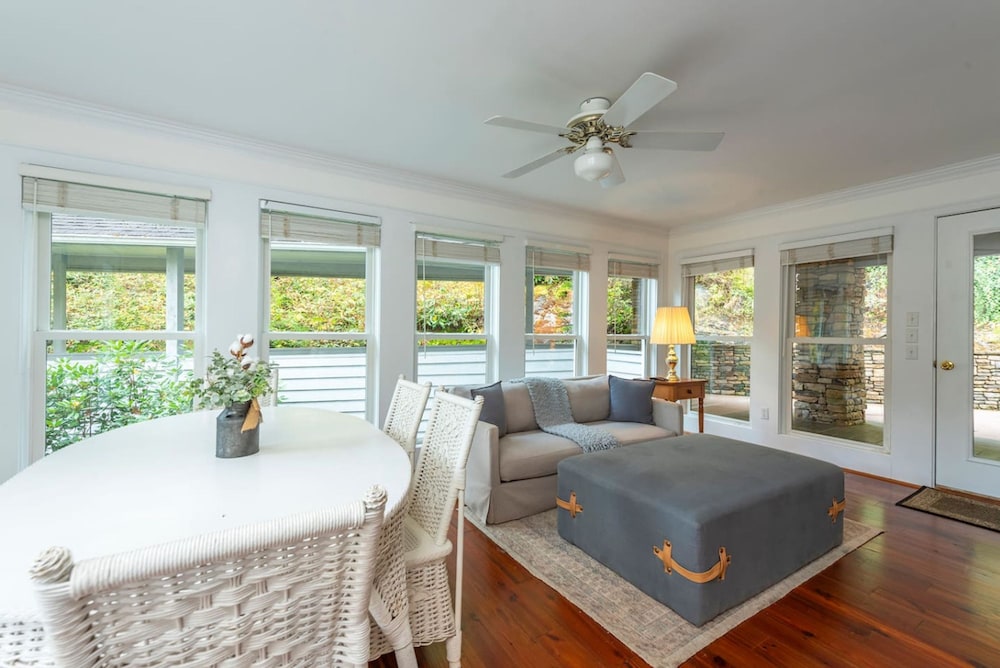 Riverfront Sanctuary Your Mountain Getaway