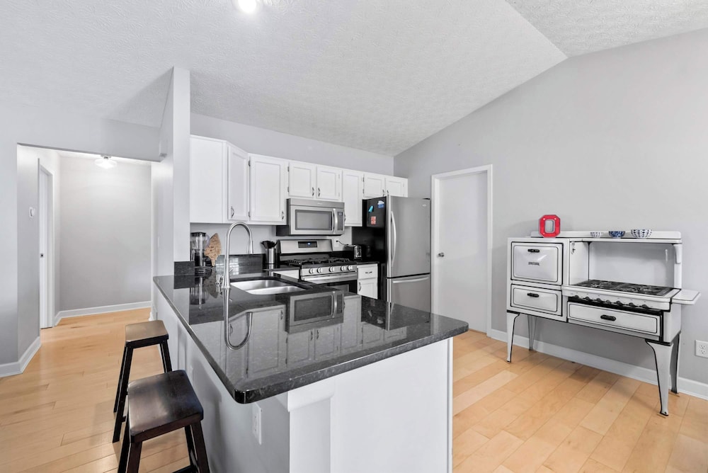 The Suburban Nest - For 6! - Image 2