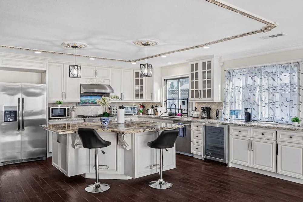 SJ Downtown 5 BR Stunning House