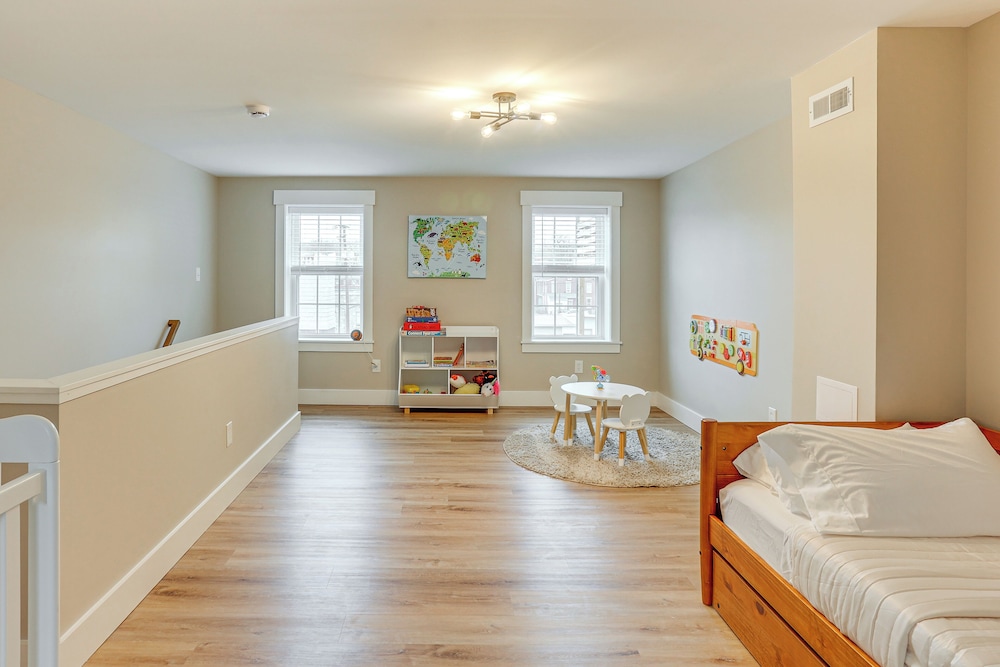 Family-friendly Townhome w/ Patio in Columbia!