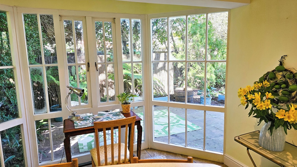Cheerful Cottage set in Beautiful Garden