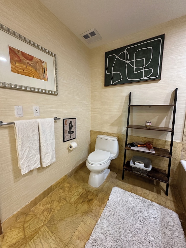 AKA Brickell Condo Free Parking by Palermo Home Miami