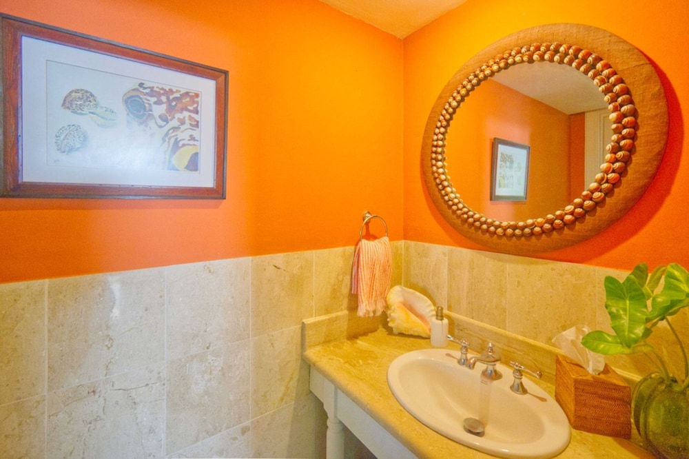 Ocean View Villa Just Minutes From Private Beaches