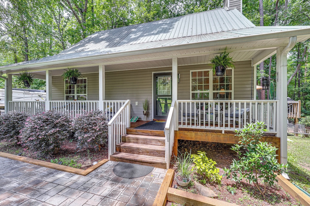 Fisher's Retreat Near Lake Thurmond: Tignall Home