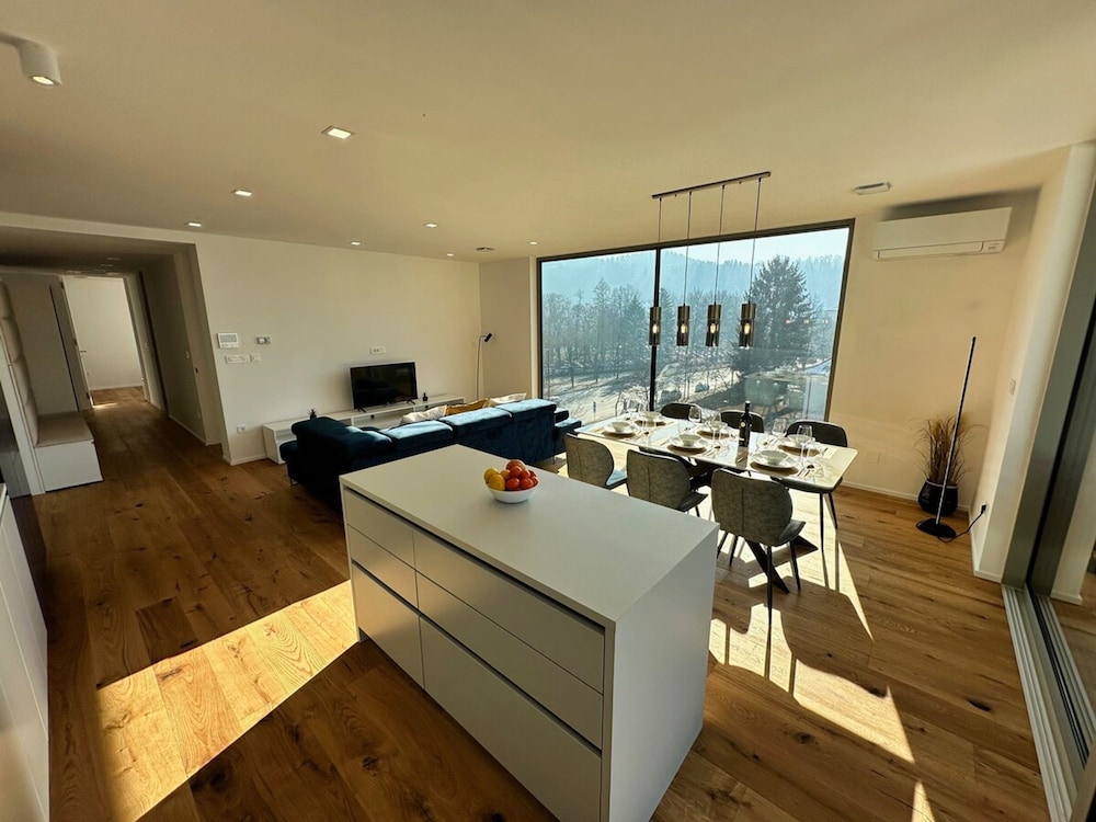 Garden Residence - Premium Castle View Apartment