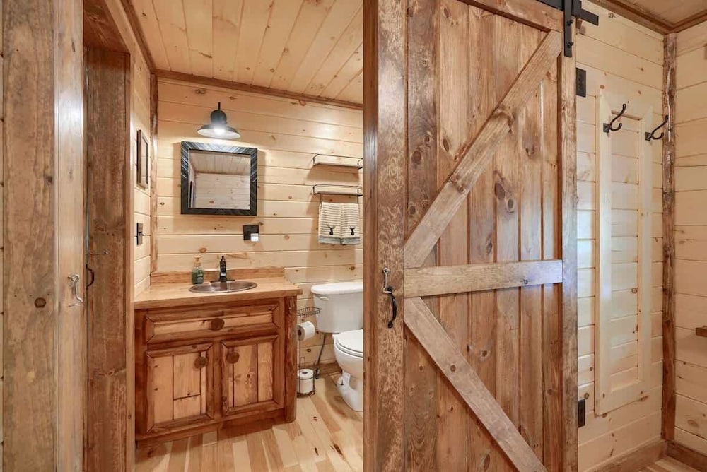 Seven Pines Cabin - Secluded in Hocking Hills
