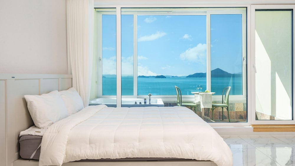 Yeosu Stay Raonpine Spa Pension