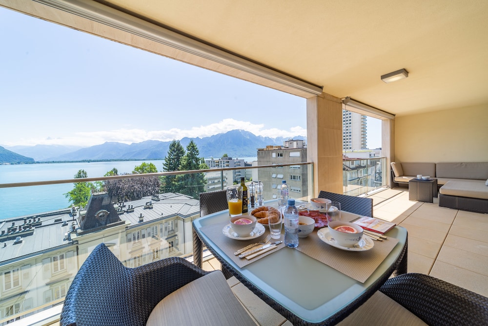 Montreux Panoramic Views 4BD Apartment view 2